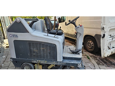 Nilfisk Sr 1300 Binicili Endüstriyel Süpürücü Makinesi - 6