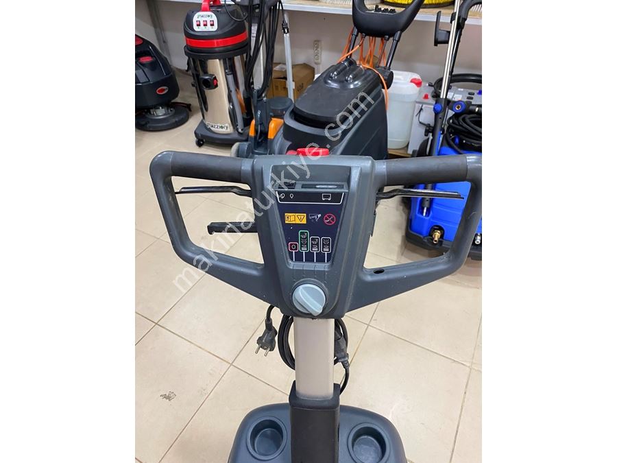 Nilfisk Sc 351 Akülü Zemin Yıkama Ve Kurutma Makinesi