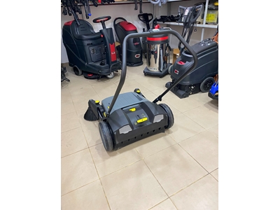Karcher Km 70/20 Manuel Yer Süpürme Makinesi - 42 Litre - 13