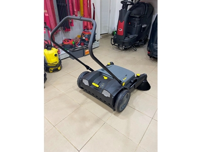 Karcher Km 70/20 Manuel Yer Süpürme Makinesi - 42 Litre - 16