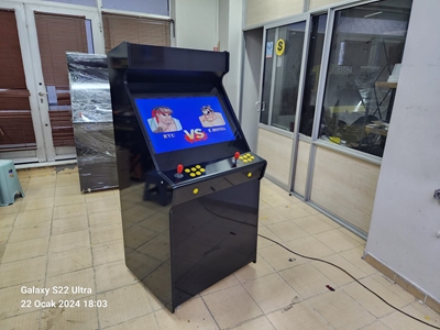 Black Dizayn Game Box - Mehrspielige 82 Zoll Arcade-Maschine - 1