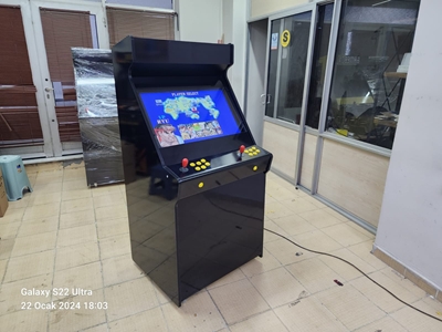 Black Dizayn Game Box - Mehrspielige 82 Zoll Arcade-Maschine - 12