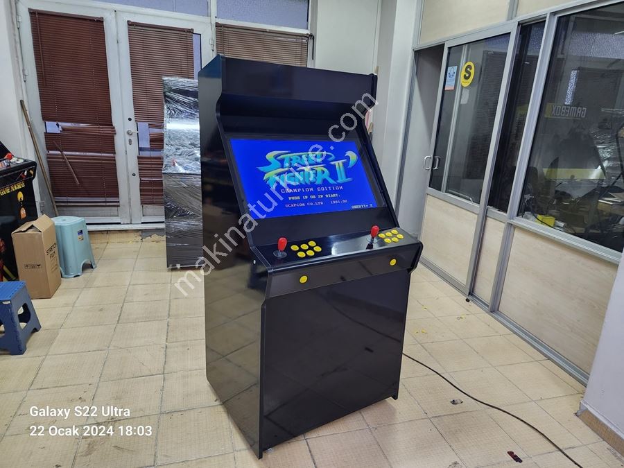 Black Dizayn Game Box - Mehrspielige 82 Zoll Arcade-Maschine