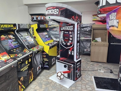 Machine à boxe combo à boîtier épais de couleur noire - 1