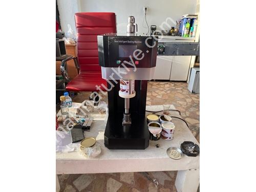 Machine de sertissage de couvercles de bocaux
