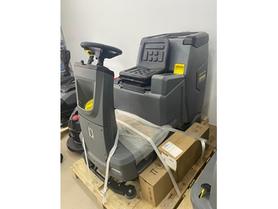 Karcher B 110 R Yeni Nesil Binicili Endüstriyel Zemin Otomatı - 1