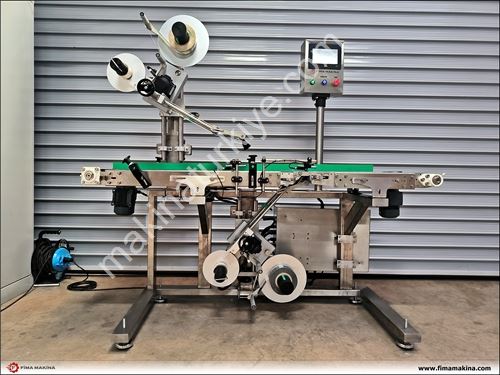 Machine d'étiquetage automatique des surfaces supérieure et inférieure