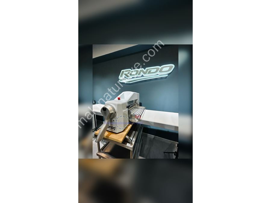 Machine à étaler et à tourner la pâte Rondo pour croissants
