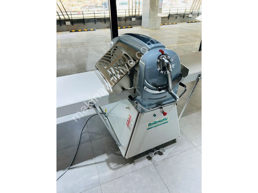Machine professionnelle d'étalement de pâte Rollmatic pour croissants et baklavas