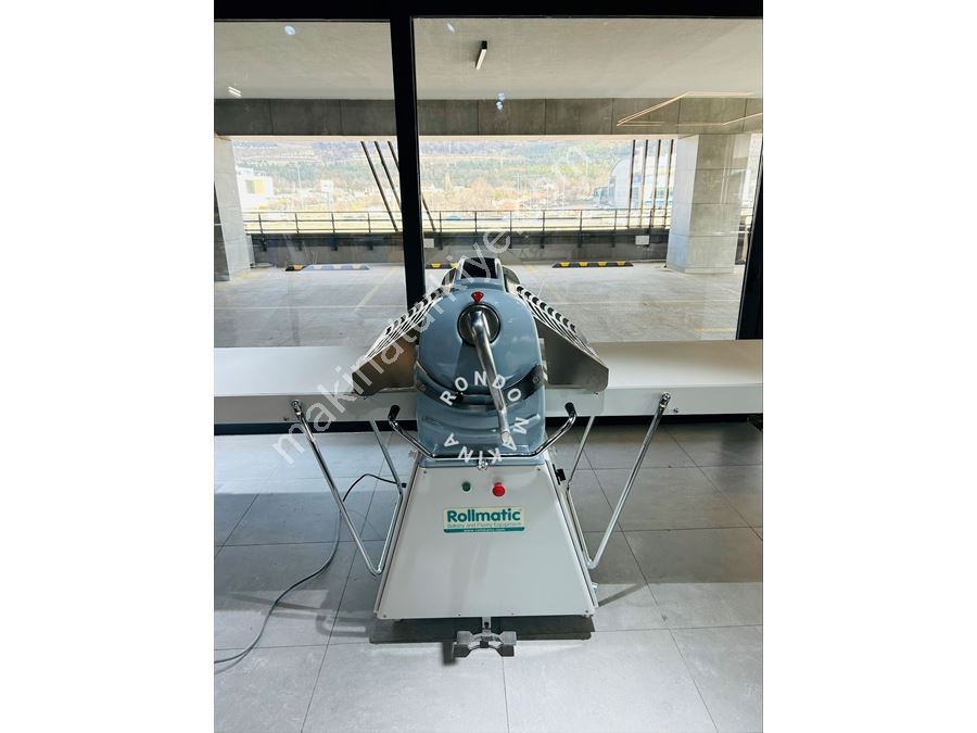 Machine professionnelle d'étalement de pâte Rollmatic pour croissants et baklavas