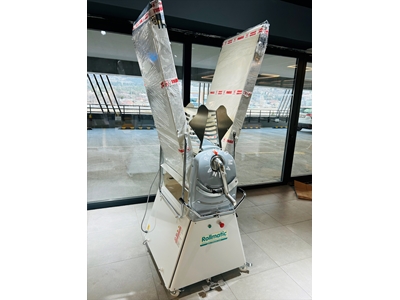 Machine professionnelle d'étalement de pâte Rollmatic pour croissants et baklavas - 3