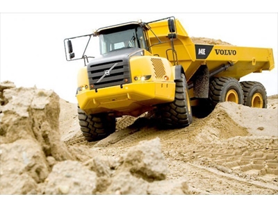 Belden Kırma Kaya Kamyonu ( 24 m3 - 476 Hp )