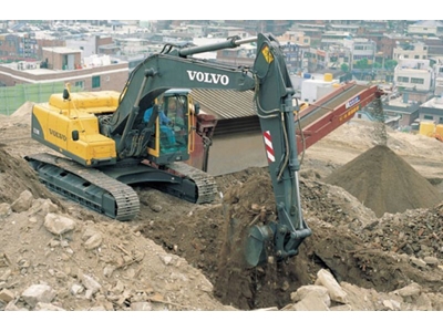 Paletli Ekskavatör - 20,9 ton Volvo EC210B