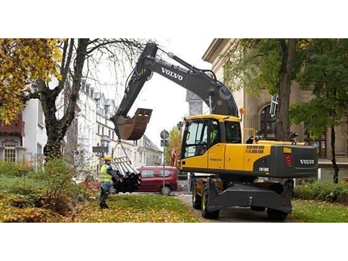 Lastikli Ekskavatör ( 20,1 Ton )