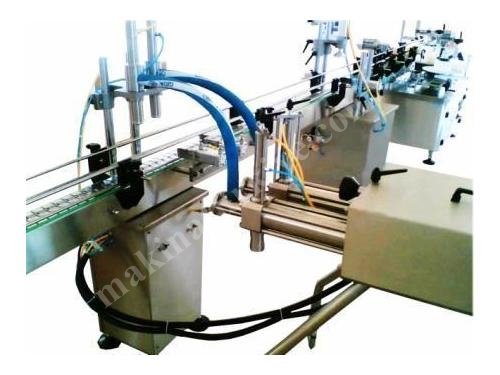 2000 Adet / Saat Otomatik Sıvı Dolum ve Etiketleme Makinası 