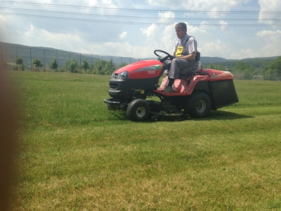 W2927 (27 Hp) Lawn Mower Tractor - 1