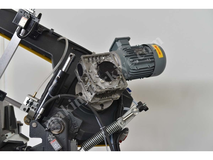 Çift Açılı Yarı Otomatik Şerit Testere Makinesi  BMSY-270DG
