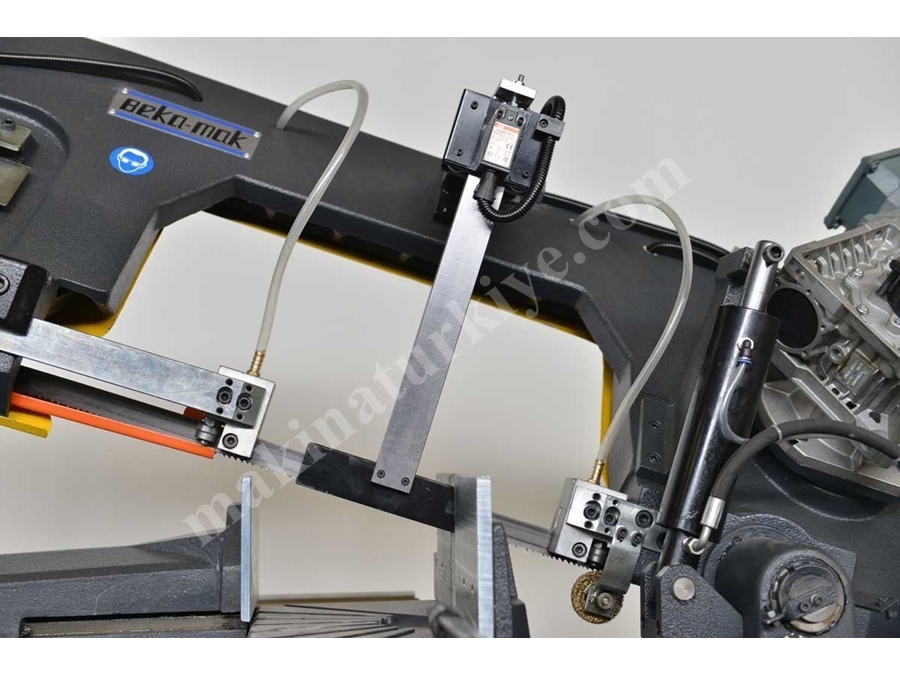 Çift Açılı Yarı Otomatik Şerit Testere Makinesi  BMSY-270DG
