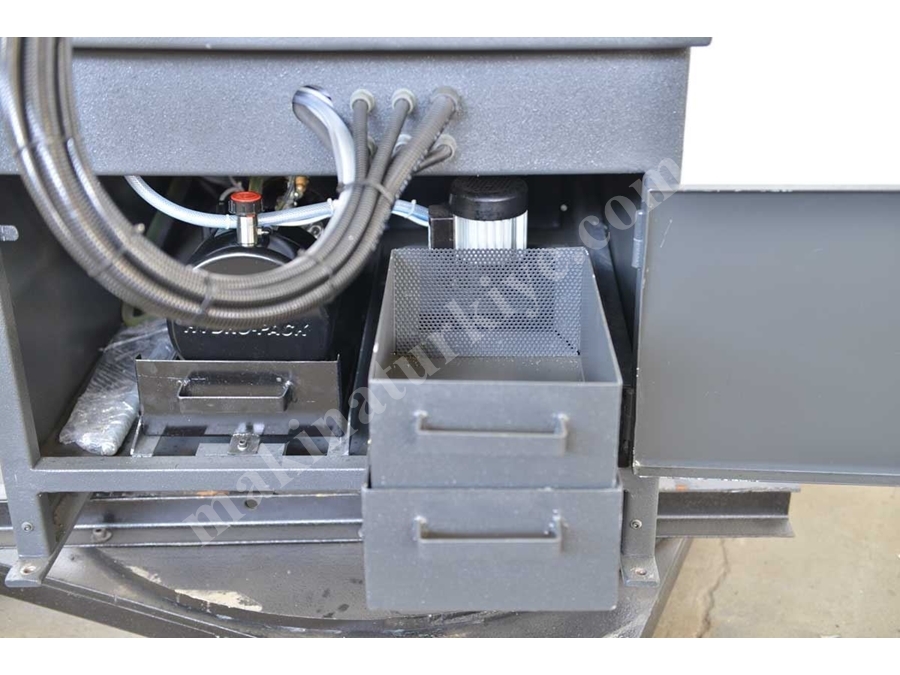 Çift Açılı Yarı Otomatik Şerit Testere Makinesi  BMSY-270DG