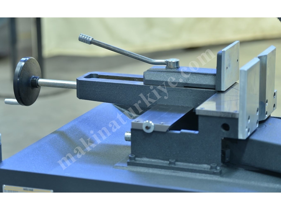 Çift Açılı Yarı Otomatik Şerit Testere Makinesi BMSY-230DG