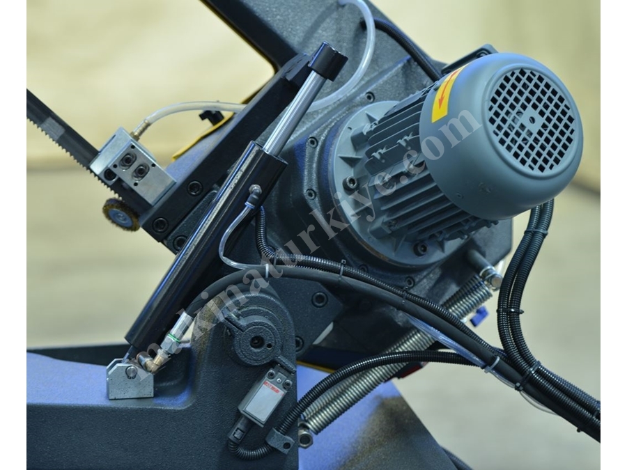 Çift Açılı Yarı Otomatik Şerit Testere Makinesi BMSY-230DG