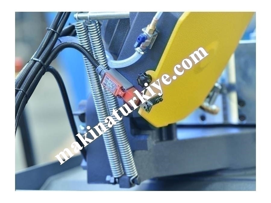 Çift Açılı Yarı Otomatik Şerit Testere Makinesi BMSY-230DG