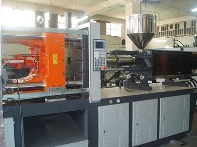 Plastik Enjeksiyon Makinaları 240t - 700g