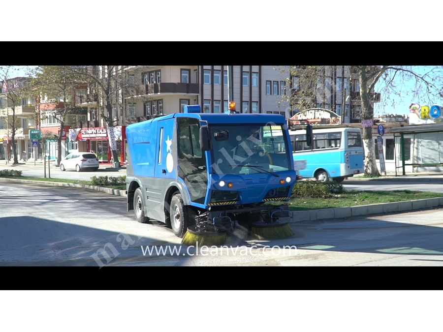 ST Binicili Zemin Yol Süpürme Aracı
