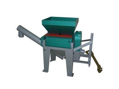 Traktör Tip Yem Ezme Makinası ( 1600 Kg / Saat )