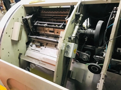 32 X 42 Cm Sewing Machine