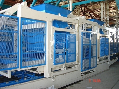 Machine de pavage et de fabrication de briques entièrement automatique en acier