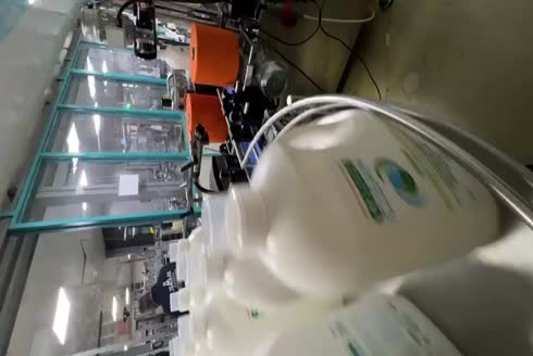 4000-5000 Etiket/Saat Tek Yönlü Ve Silindirik Şişe Etiketleme Makinası