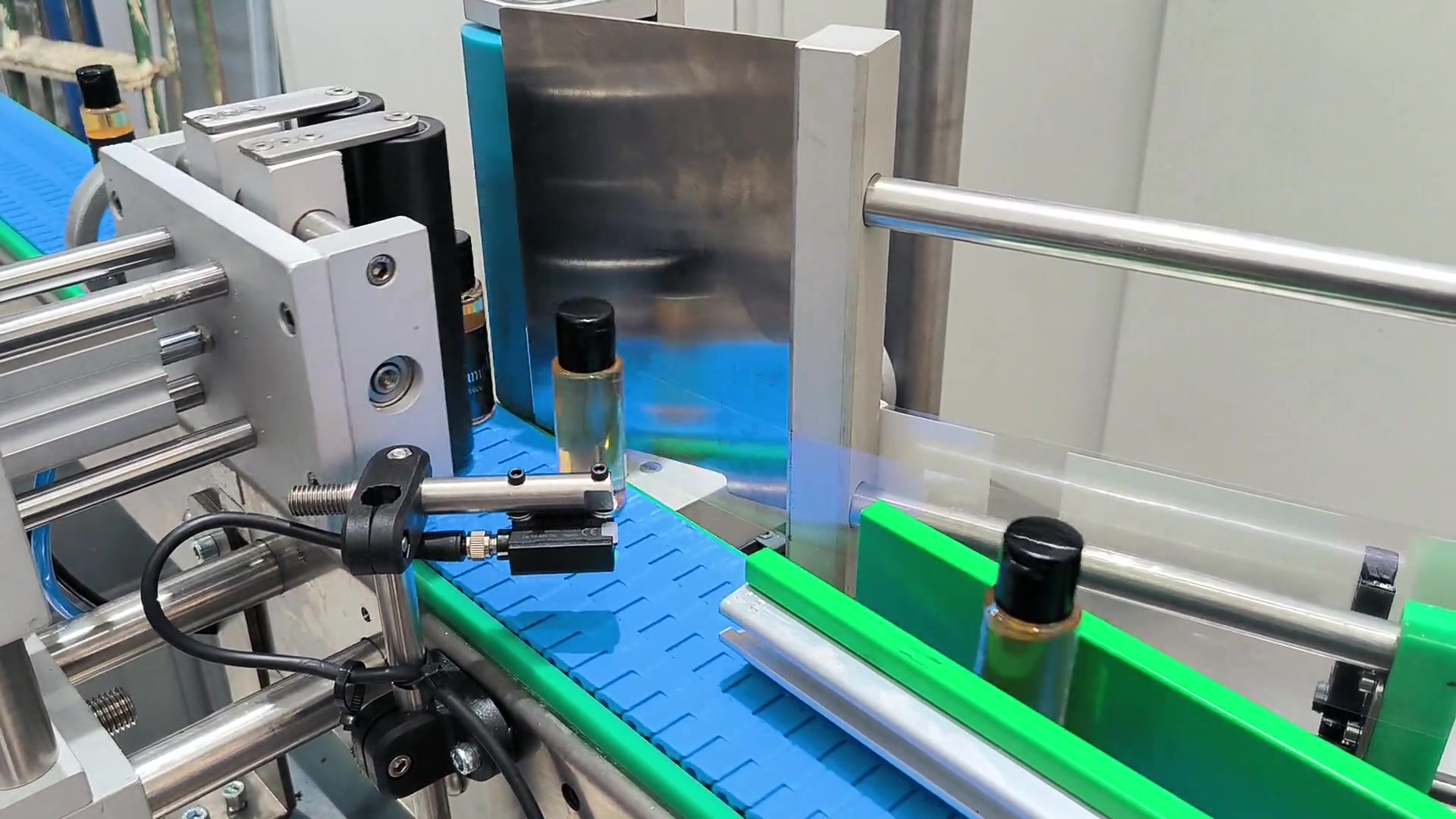 Otomatik Şişe Etikeleme Makineleri (2)