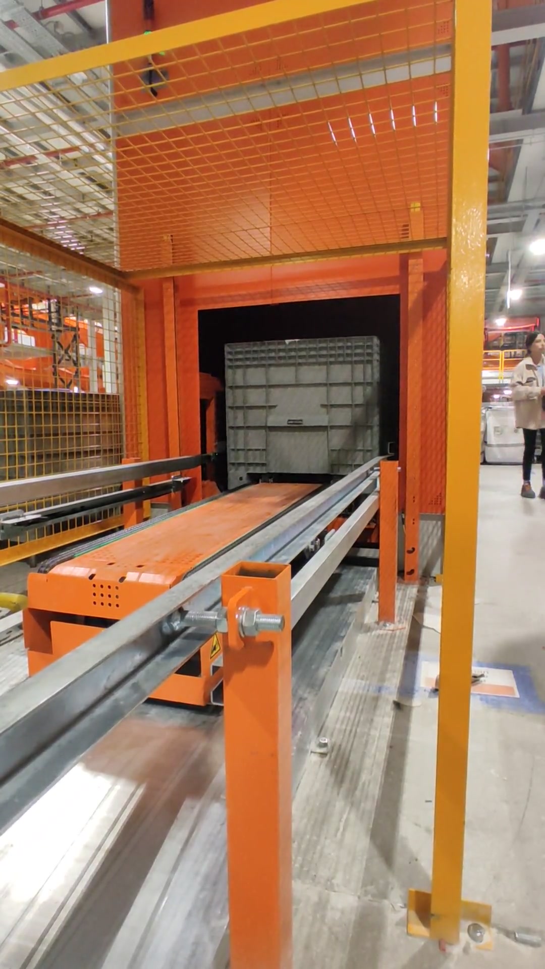 Sürekli Taşınım Sıralı Dikey Taşıma Lifti