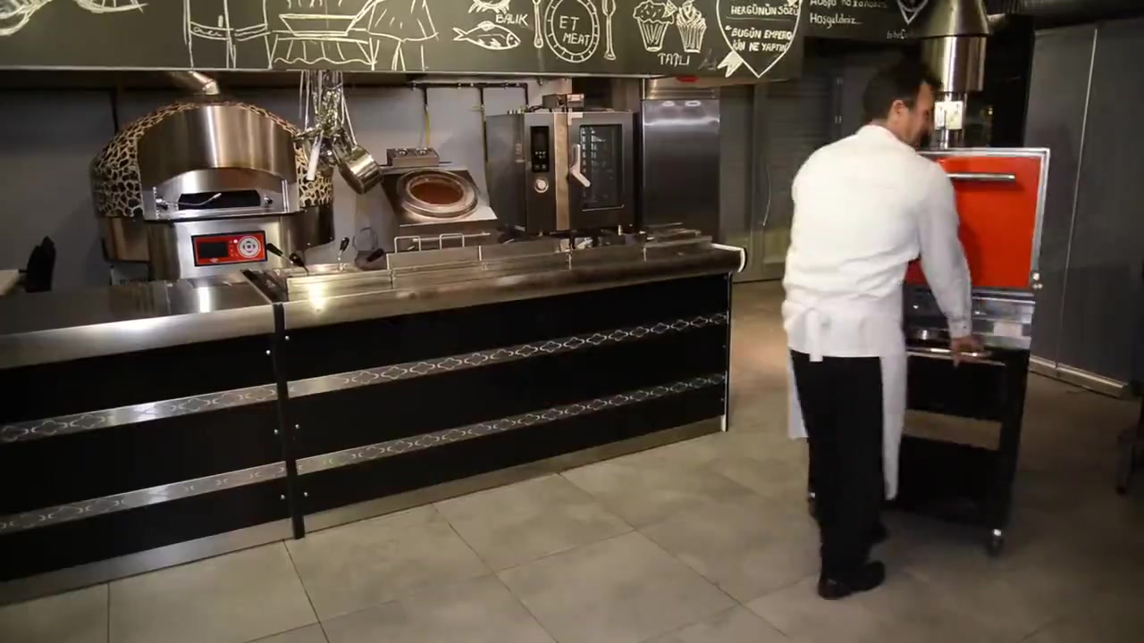 Profesyonel Kömürlü Fırın Siyah