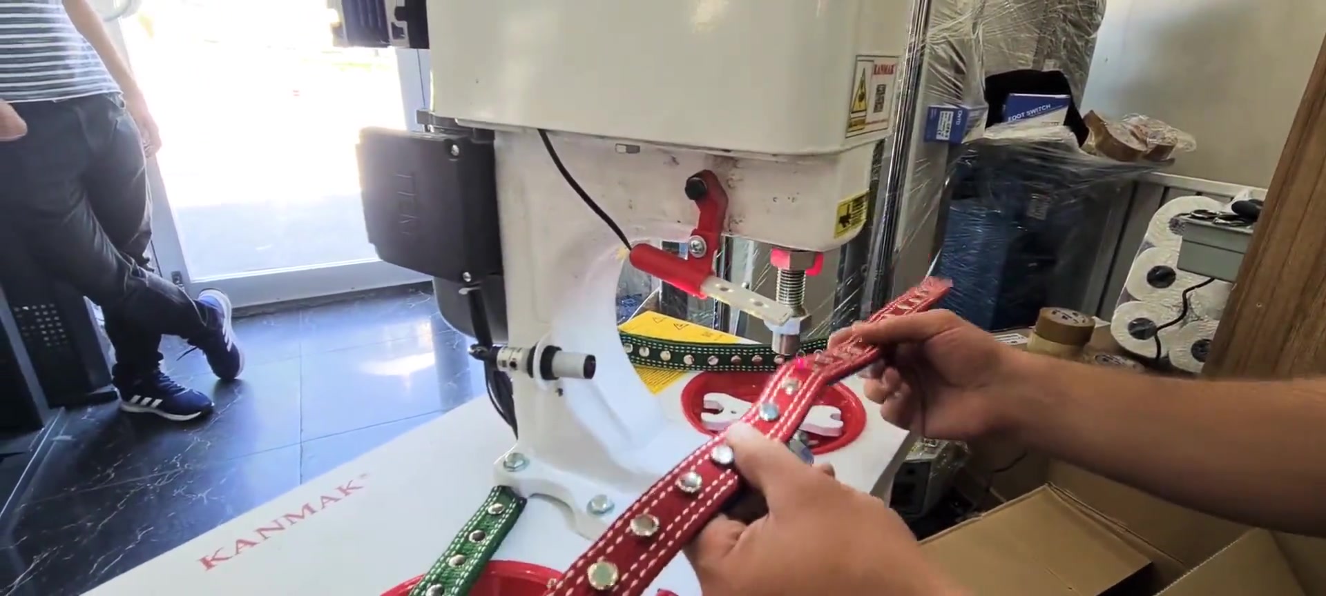  Tasma perçin çakma makinası km500