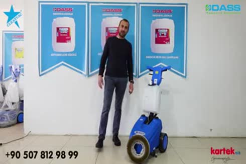 BSC-42  Akülü Dar Alan Yer Yıkama Makinası 
