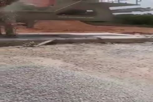 Max 300 Ton / Saat Üretim Kapasitesi Üçlü Şasi Mobil Kırma Tesisi