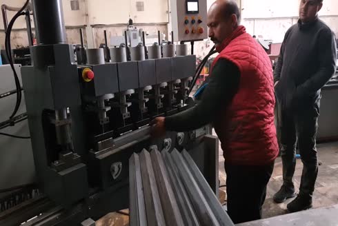 Çit Direk Delik Delme Kesme Makinası
