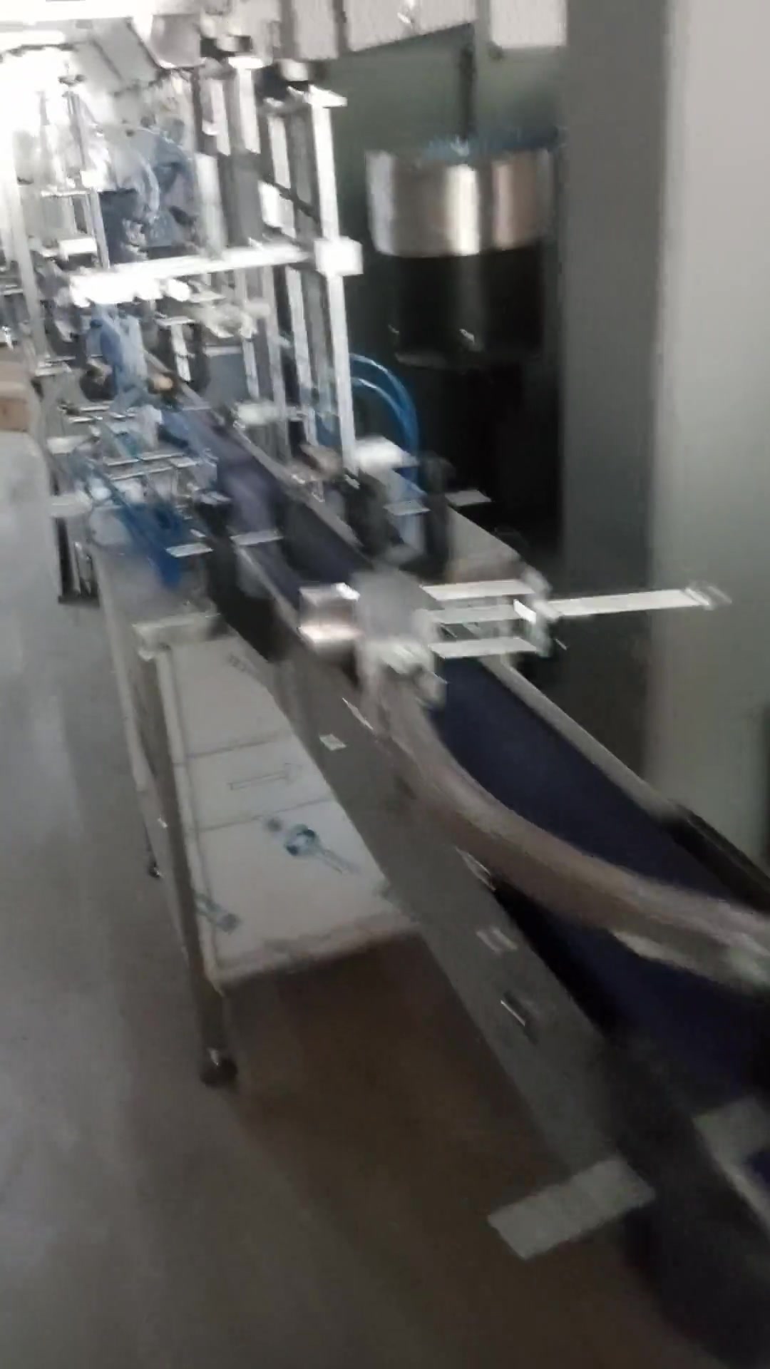 2 Nozullu Tam Otomatik Servo Etiketleme Dolum Ve Kapak Sıkma Makinası