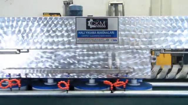 8 Fırçalı Halı Yıkama Makinası