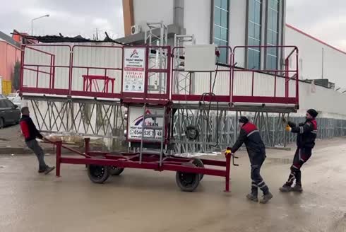 Vertikaler Personenlift mit Rädern