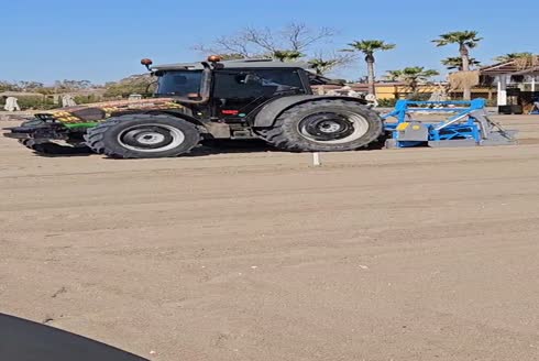 7500 m2 / Hour Tractor Behind Beach Cleaning Machine