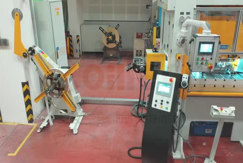 Servo Sürüclü Rulo Sac Açma Makinası
