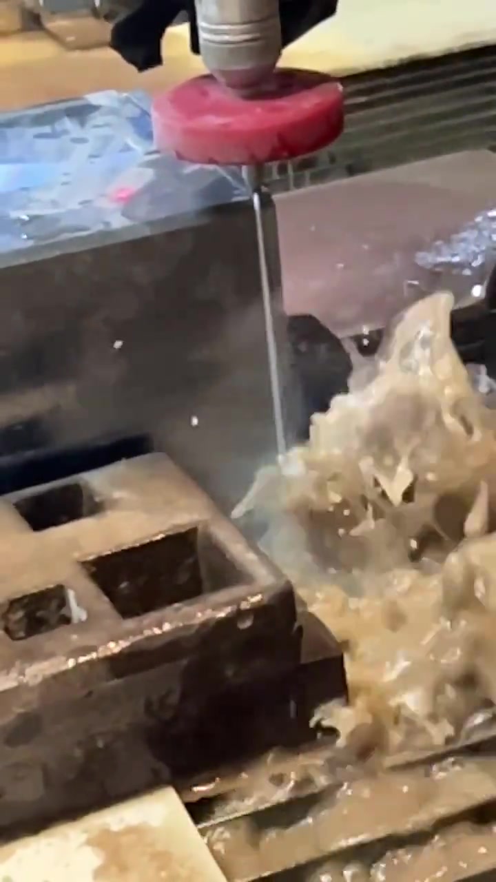 180 mm Güneş Paneli Camı Kesimi