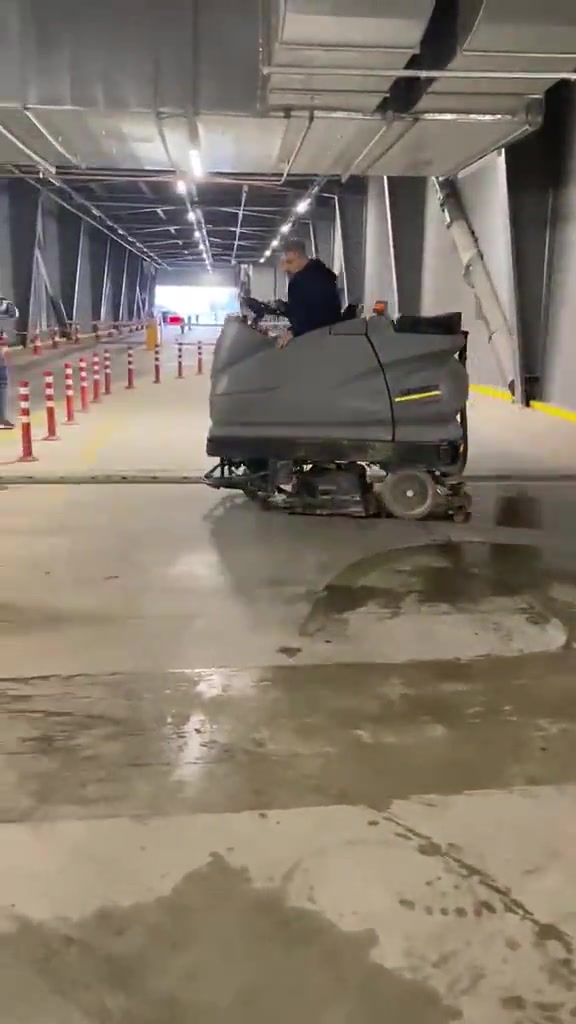 Karcher B 250 Binicili Güç, Endüstriyel Temizlikte Üst Seviye !!